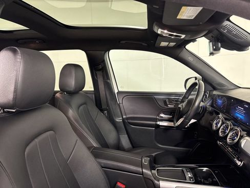 Used 2025 Mercedes-Benz GLB 250 4MATIC image 19