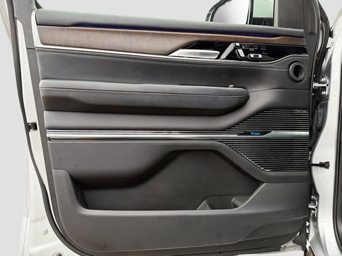 Used 2022 Jeep Grand Wagoneer Series II image 23