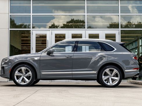 Used 2024 Bentley Bentayga image 15