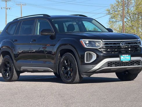 Used 2025 Volkswagen Atlas Peak Edition SE image 9