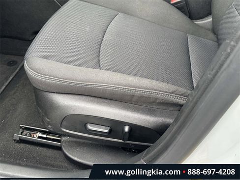 Used 2018 Chevrolet Cruze LT w/ Convenience Package image 16