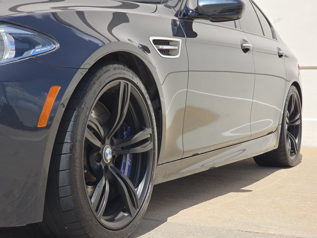 Used 2015 BMW M5 RWD image 39