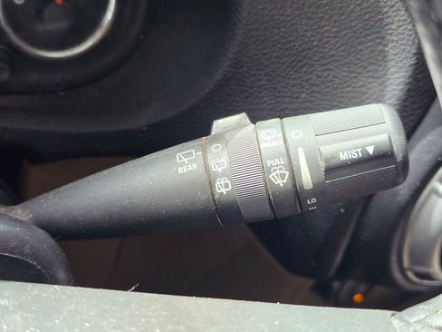 Used 2015 Jeep Wrangler Unlimited Rubicon w/ Connectivity Group AWD/4WD image 31