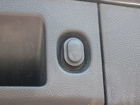Used 2020 GMC Yukon XL Denali RWD image 18