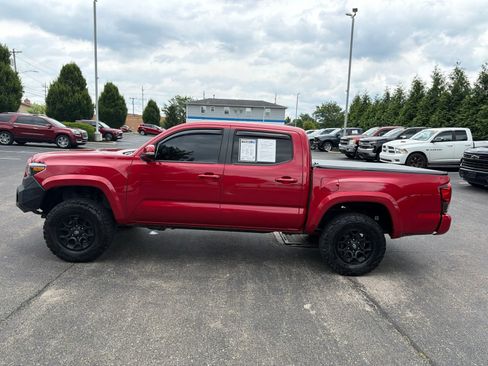 Used 2020 Toyota Tacoma SR5 w/ Technology Package AWD/4WD image 2