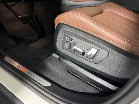 Used 2025 BMW X5 sDrive40i w/ Premium Package image 11