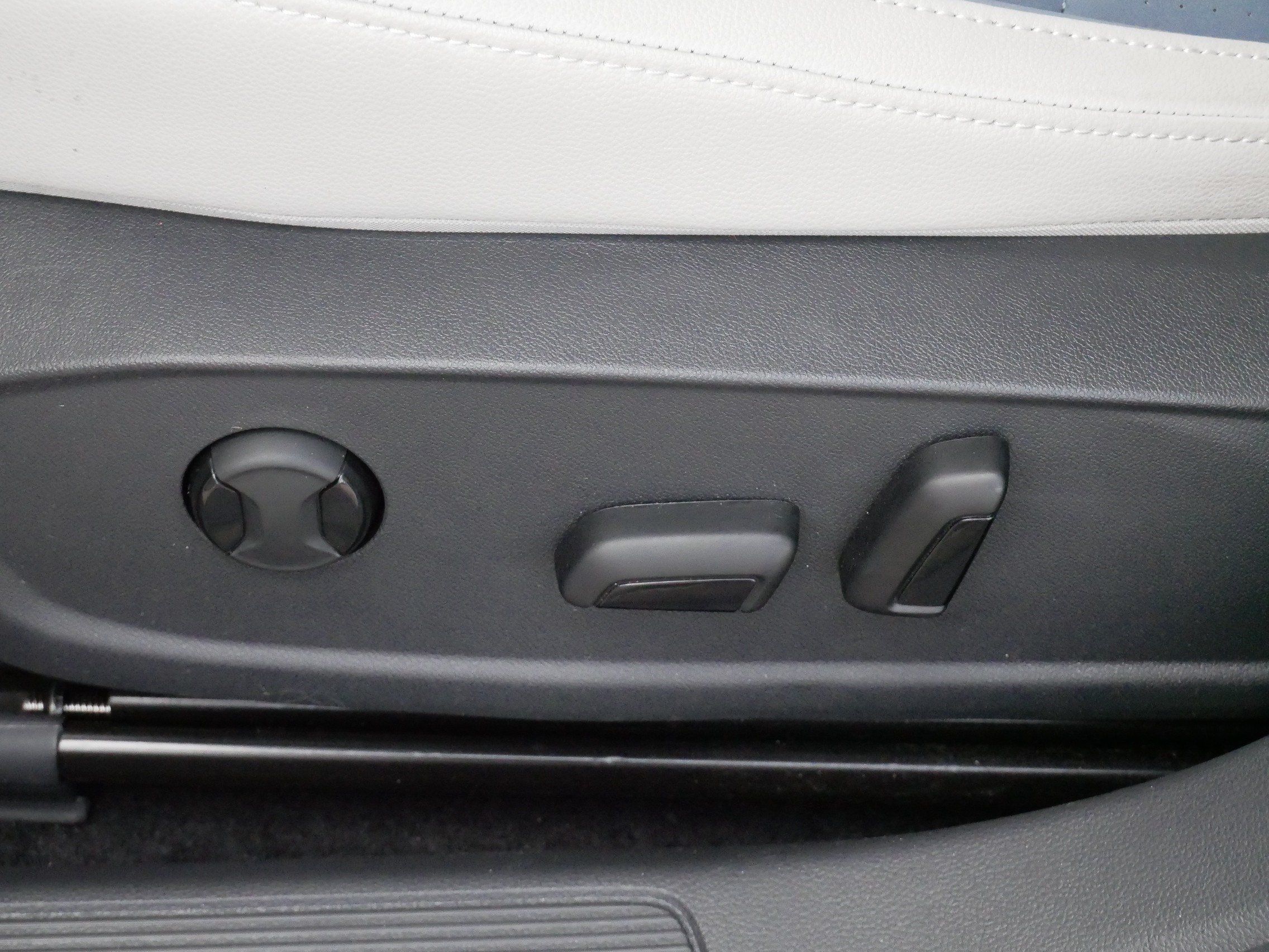 Certified 2025 Volkswagen Jetta SE w/ Sunroof Package FWD image 20