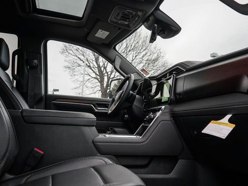 New 2026 GMC Sierra 3500 Denali w/ Denali Reserve Package image 9