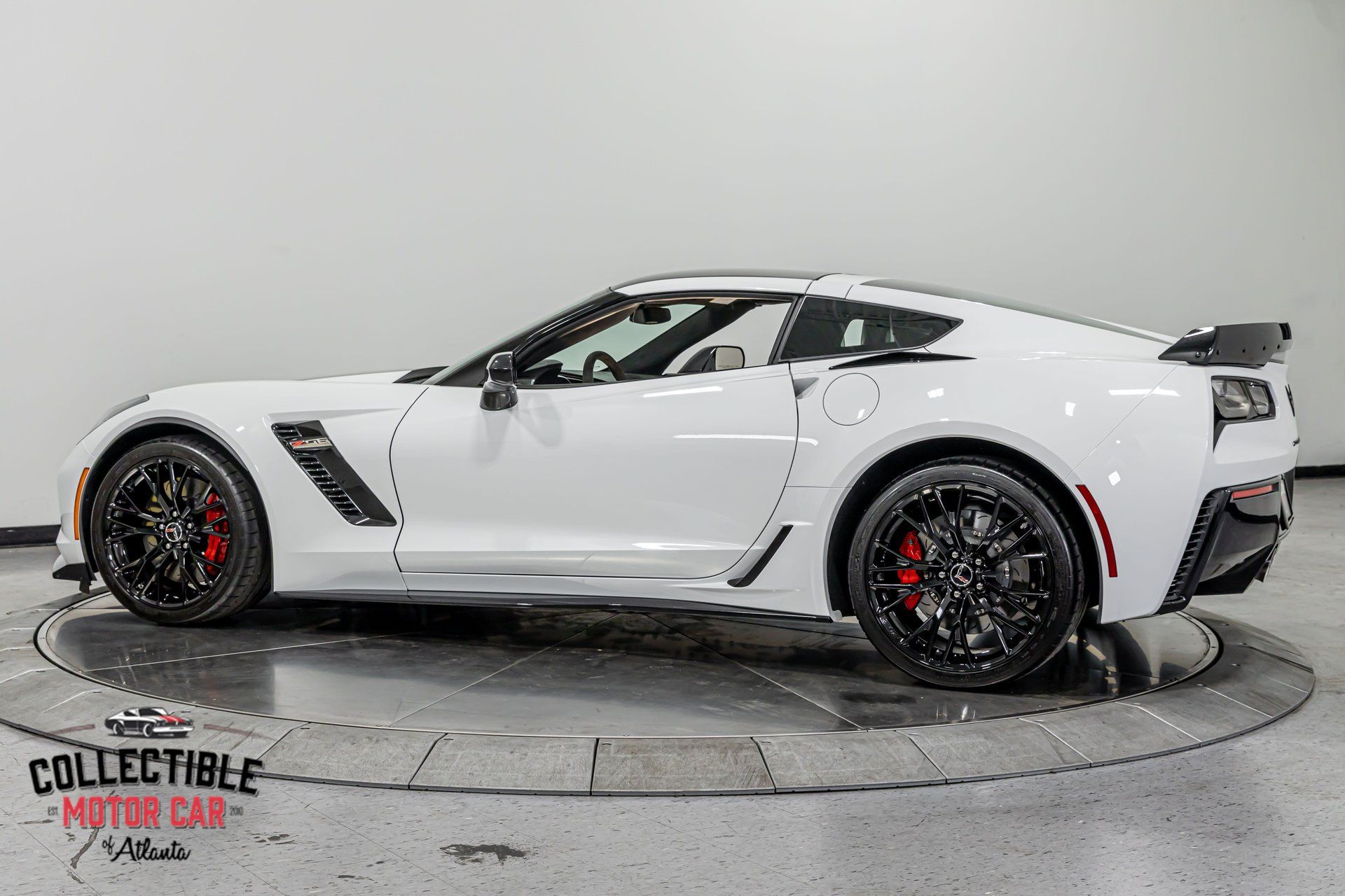 Used 2015 Chevrolet Corvette Z06 w/ 3LZ Preferred Equipment Group RWD image 14