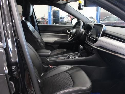 Used 2025 Jeep Compass Latitude AWD/4WD image 16