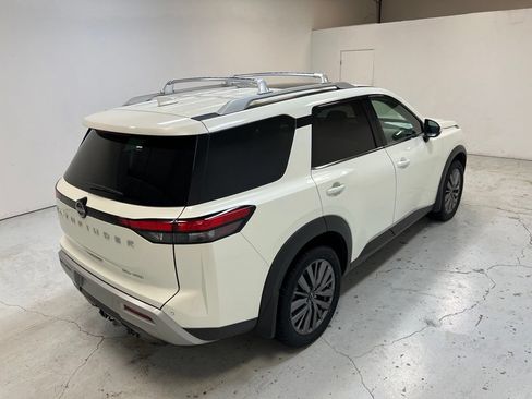 Used 2023 Nissan Pathfinder SL w/ SL Premium Package AWD/4WD image 3