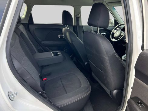 Used 2017 Kia Soul + image 14