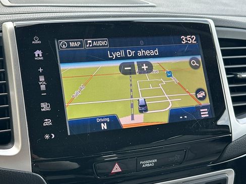 Used 2017 Honda Pilot Touring image 18