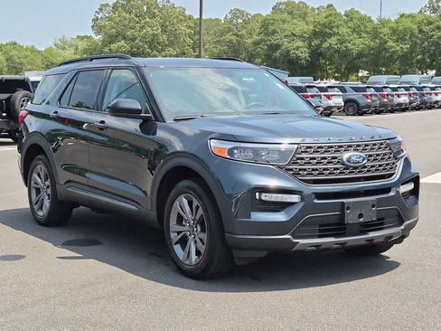 Used 2023 Ford Explorer XLT w/ Equipment Group 202A AWD/4WD image 2