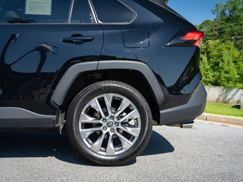 Used 2021 Toyota RAV4 XLE Premium FWD image 6