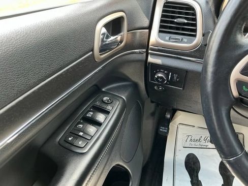 Used 2017 Jeep Grand Cherokee Limited w/ Luxury Group II AWD/4WD image 24
