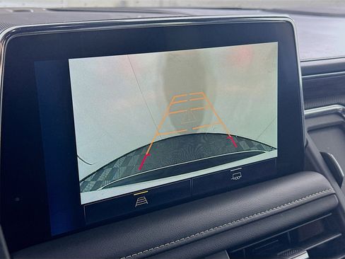 Used 2023 Chevrolet Suburban Premier image 23