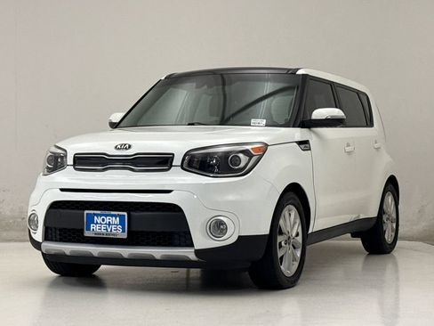 Used 2017 Kia Soul + w/ Primo Package FWD image 2