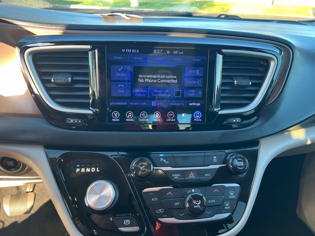 Used 2017 Chrysler Pacifica Touring-L FWD image 31