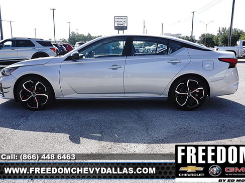 Used 2023 Nissan Altima 2.5 SR FWD image 4