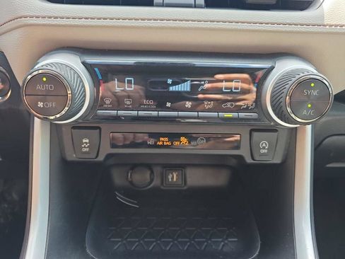 Used 2025 Toyota RAV4 XLE AWD/4WD image 26