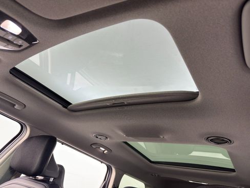 Used 2024 Kia EV9 Land image 12