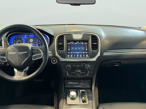 Used 2018 Chrysler 300 Touring w/ Sport Appearance Package RWD image 11