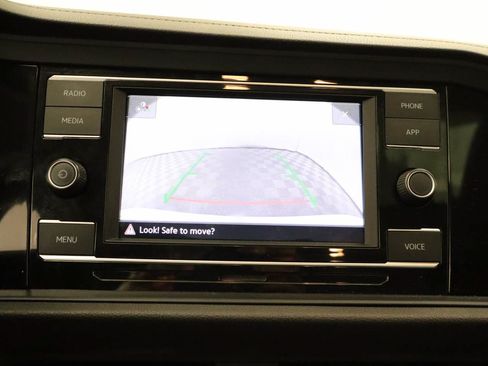 Used 2023 Volkswagen Jetta SE w/ Panoramic Sunroof Package FWD image 10