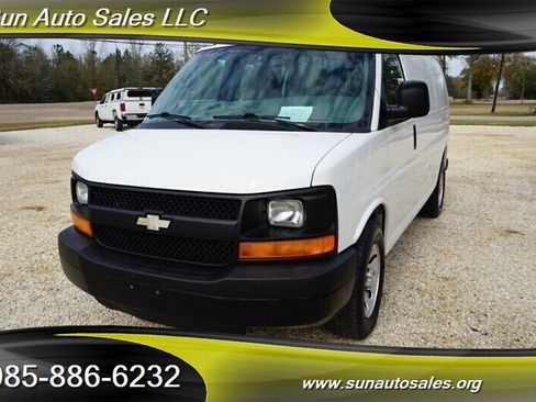 Used 2010 Chevrolet Express 1500 image 4