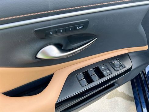 Certified 2025 Lexus ES 300h w/ Premium Package image 11