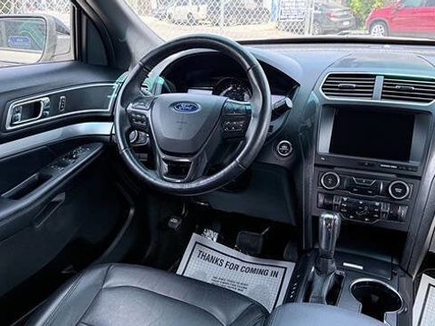 Used 2017 Ford Explorer XLT w/ Equipment Group 202A FWD image 13