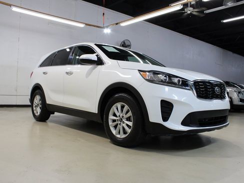 Used 2020 Kia Sorento LX image 2