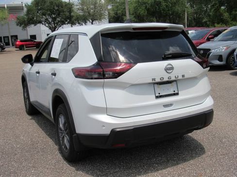 Used 2025 Nissan Rogue S FWD image 6