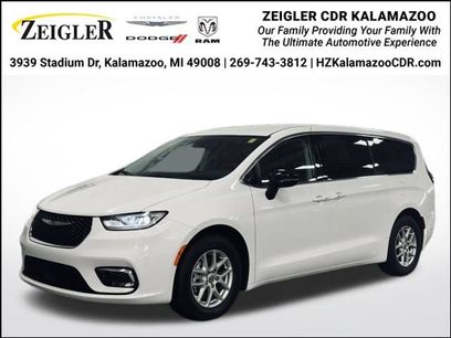 Used 2024 Chrysler Pacifica Touring-L