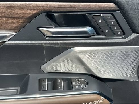 New 2026 GMC Acadia Denali Ultimate w/ LPO, Floor Liner Package AWD/4WD image 34