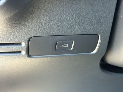 Certified 2023 Volvo C40 P8 Recharge Ultimate w/ Protection Package Premier AWD/4WD image 41