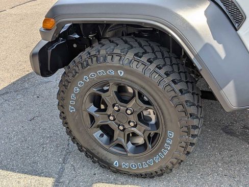 Used 2023 Jeep Wrangler Unlimited w/ Sun & Screen Package image 28