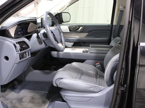 Used 2023 Lincoln Navigator L Black Label AWD/4WD image 3