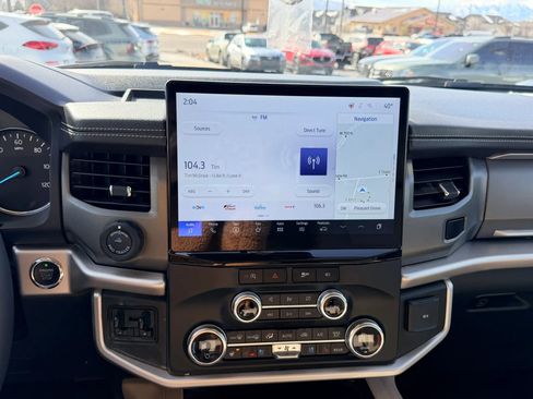 Used 2023 Ford Expedition XLT image 21