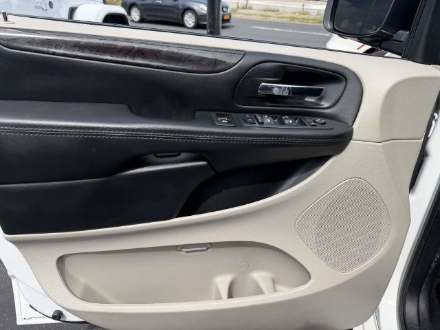 Used 2018 Dodge Grand Caravan SE w/ UConnect Hands-Free Group FWD image 14