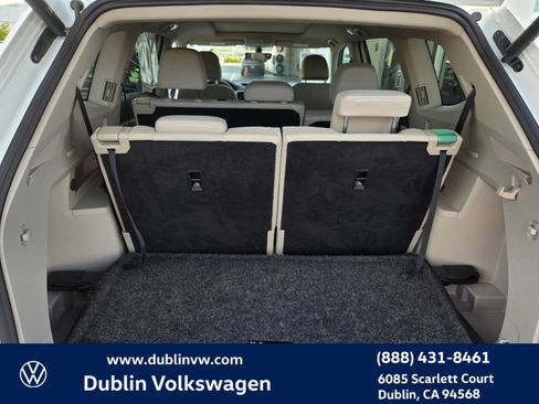 Used 2023 Volkswagen Atlas SE w/ Panoramic Sunroof Package FWD image 24