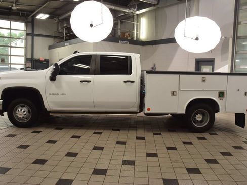 Used 2024 Chevrolet Silverado 3500 W/T w/ WT Convenience Package AWD/4WD image 3
