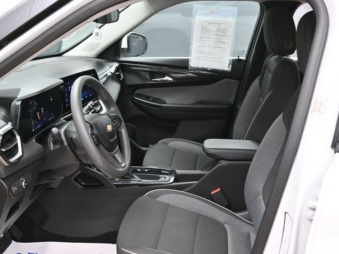 Used 2025 Chevrolet TrailBlazer LT AWD/4WD image 21