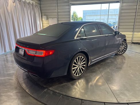 Used 2017 Lincoln Continental Select image 4