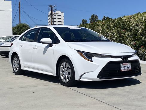 Certified 2025 Toyota Corolla LE FWD image 2