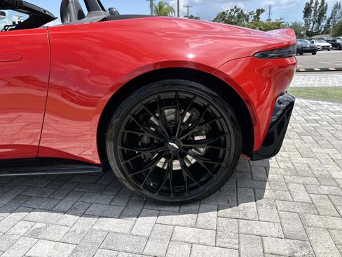 Used 2022 Aston Martin V8 Vantage Roadster RWD image 11