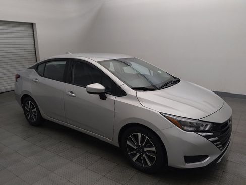 Used 2025 Nissan Versa SV image 11