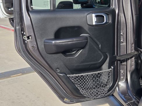 Used 2018 Jeep Wrangler Unlimited Rubicon AWD/4WD image 22