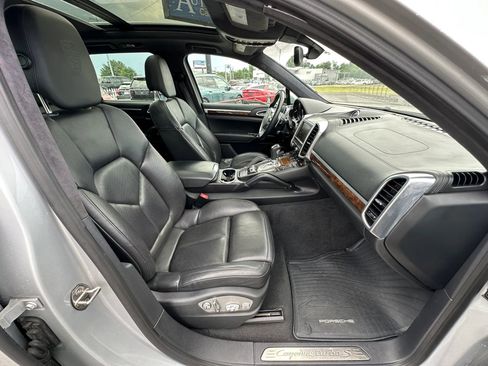 Used 2014 Porsche Cayenne Turbo S AWD/4WD image 13