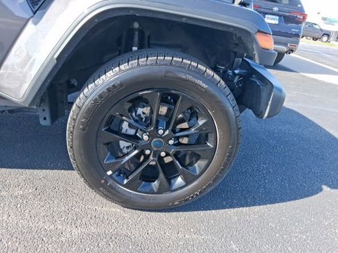 Used 2025 Jeep Wrangler Unlimited Sahara w/ Safety Group image 5